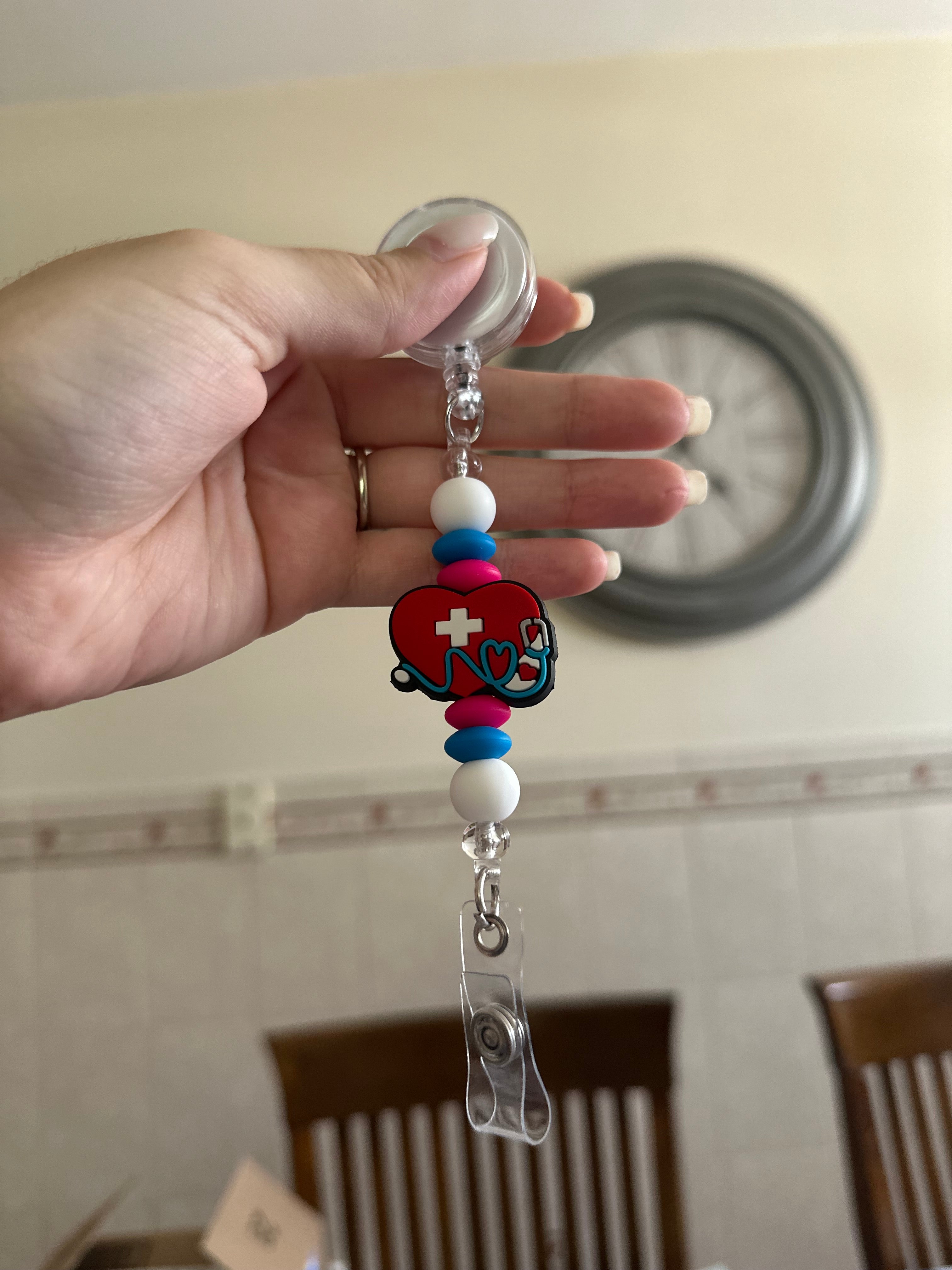 Nurse ID retractable holder